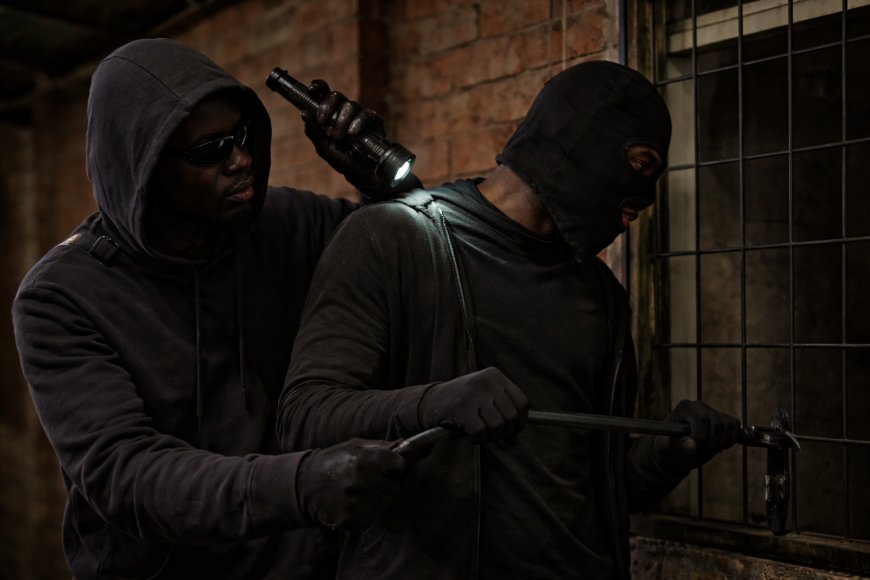 Armed Gang Gets Away With US$10,000 Worth of Goods & Cash in Midnight Tuckshop Raid