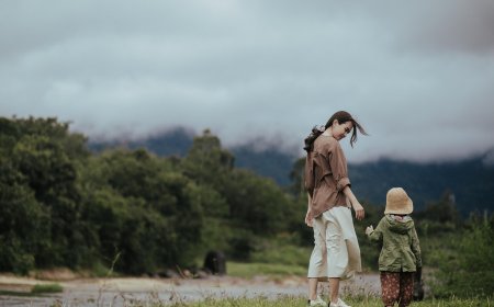 Growing Loneliness Among New Mothers Reshapes Family Social Media Habits