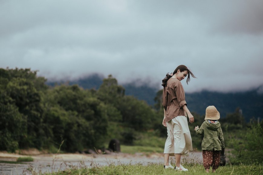 Growing Loneliness Among New Mothers Reshapes Family Social Media Habits